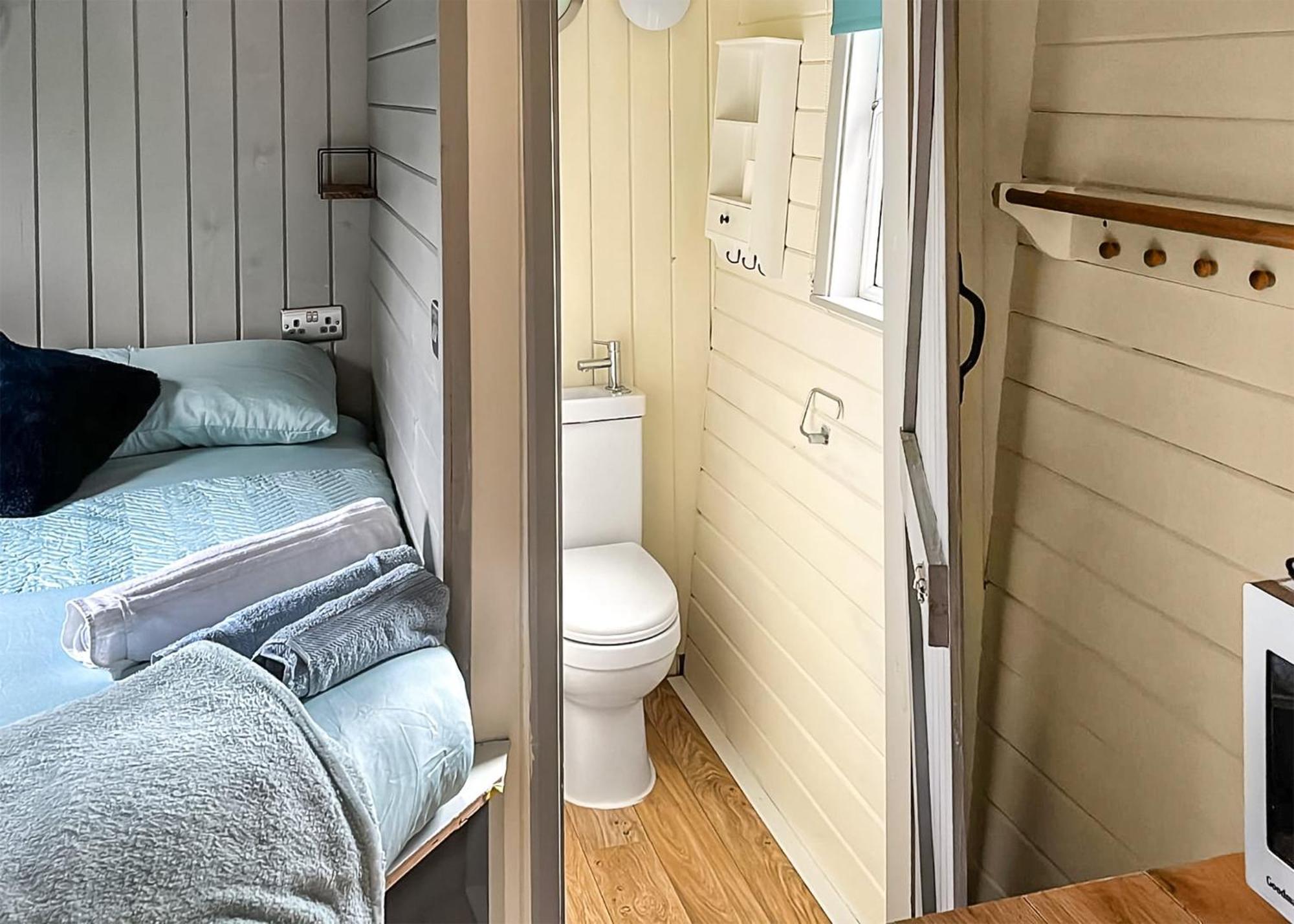 Riverview Lodges And Glamping Уелшпул Екстериор снимка